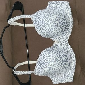 Victoria's Secret 34DD bra